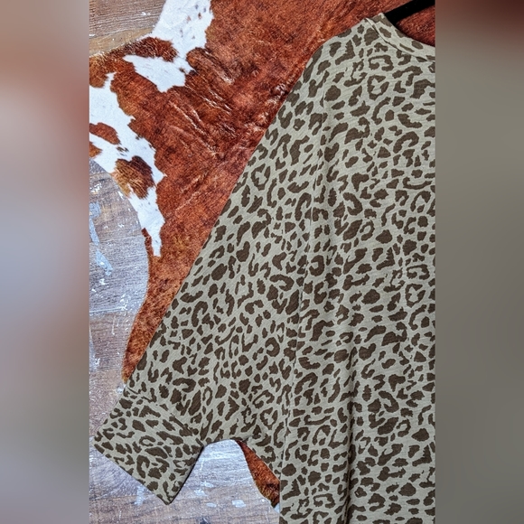 La Miel Leopard Print Drop Shoulder Tee - Picture 15 of 16